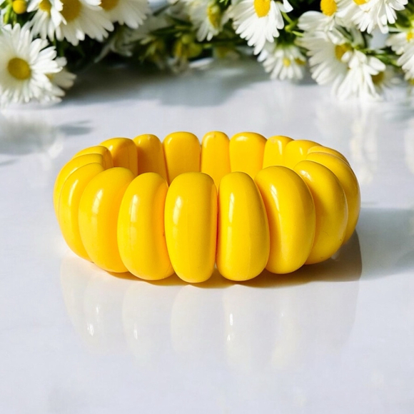 Vintage Retro Mod Yellow Lucite Plastic Panel Bracelet Bangle, Stretchy - Picture 1 of 4